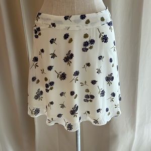 Like new Le Lis floral mini skirt size Small